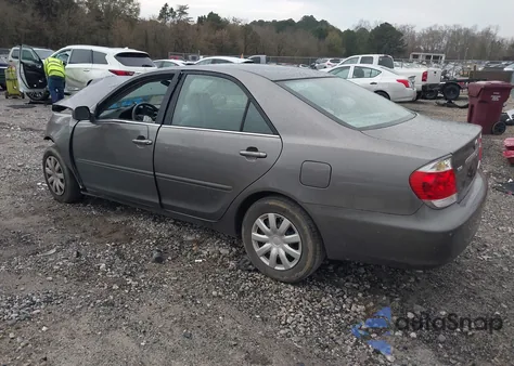 2005 Toyota Camry Le z USA, uszkodzony, nr VIN 4T1BE30K15U622714